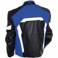 Personalisierte Motorradlederjacke aus feinstem Kalbsleder Bleibe auf der Straße geschützt mit der detaillierten personalisierten Motorradlederjacke aus Kalbsleder. Herausnehmbares Steppfutter, Reißverschlüsse & Klettverschlüsse bieten bewährten Komfort & Funktionalität – jetzt kaufen!