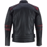 Herren-Motorradlederjacke in Schwarz/Rot, Rückansicht. Aus hochwertigem Kalbsleder gefertigt, mit Protektoren für Arme, Schultern, Ellenbogen und Rücken. Stilvoll, robust und sicher.