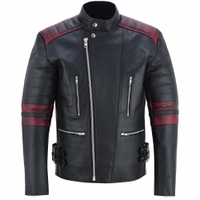 Vintage-Motorradlederjacke in Schwarz/Rot, Vorderansicht. Am Reißverschluss mit Knöpfen gesichert, mit abnehmbaren Protektoren für Arme, Schultern, Ellenbogen und Rücken.