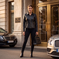 lifestyle-1--2--1908-Trend-428J-Damen-Lederjacke-Jacke-aus-Lamm-Nappa-Leder-Schwarz-Damen-Lederblazer--Lamm-Nappa-Lederjacke--Nappa--Premium-Leder--Schwarzer-Lederblazer--Farbe-Karamell--W.jpg