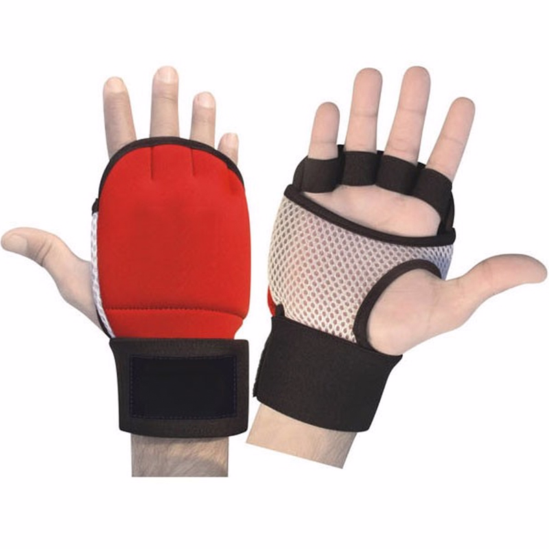 Neopren-Griffhandschuhe für Herren von German Wear Vorderansicht der hochwertigen Neopren-Fitnesshandschuhe in Rot, Schwarz und Weiß mit gelgepolsterten Knöcheln, offenen Fingern und perforierten Handflächen. Ideal für Gewichtheben, Fitnesstraining und Bodybuilding.