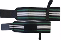 German Wear Fitness-Handgelenkbandagen in Schwarz, Grün und Weiß. 45 cm lange Neoprenbandagen mit Daumenschlaufe und verstellbarem Klettverschluss. Bequem, langlebig und stützend für Gewichtheben, Bodybuilding und Fitnesstraining.