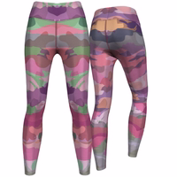 Damen Pink Camo Sportleggings Front- und Rückansicht der Damen Pink Camo Sportleggings aus atmungsaktivem Stoff mit ergonomischer Passform, ideal für Yoga und Training. Bequem und dehnbar, perfekt für aktive Freizeit. Jetzt Leggings kaufen.