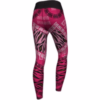 Damen Pink Camo Sportleggings Seitenansicht der Damen Pink Camo Sportleggings mit flexibler, unterstützender Passform. Aus atmungsaktivem Stoff für alle Workouts, einschließlich Tanz und Gym. Jetzt für Komfort und Stil sichern.