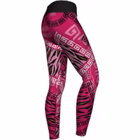 Damen Pink Camo Sportleggings Rückansicht der Damen Pink Camo Sportleggings mit ergonomischem Design, das Ermüdung reduziert und die Form dauerhaft erhält. Perfekt für einen aktiven Lebensstil. Jetzt kaufen und superioren Komfort genießen.
