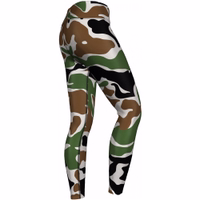 Damen Camo-Sportleggings Seitenansicht der Damen Camo-Sportleggings aus flexiblem, hochdehnbarem Stoff in Braun-Grün-Camouflage, entwickelt für aktive Leistung und Muskelunterstützung. Jetzt sichern.
