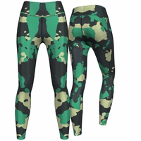 Front- und Rückansicht der Damen-Green-Camo-Sportleggings aus hochdehnbarem, atmungsaktivem Material für aktive Bewegung. Perfekt für Yoga und Training. Jetzt online für Komfort und Stil kaufen.