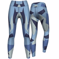 Vorder- und Rückansicht der Damen-Sportleggings in Marine-Camouflage mit hochelastischem, blickdichtem Stoff – ideal für Yoga, Gymnastik und Fitness. Bequeme Passform mit UV-Schutz. Jetzt Leggings kaufen!