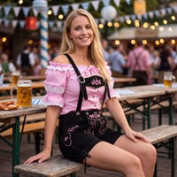 Lifestyle03-284-GW20-Rosa-damenlederhose--kurze-lederhose--trachtenhose--sexy-lederhose--rote-lederhose--silber-lederhose--damen-kurze-lederhose--damentra-GW20-Rosa.jpg