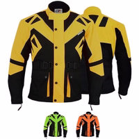 Herren-Motorradjacke in Gelb, Modell GW300J, Vorder- und Rückansicht. Mit Schulter-, Ellbogen- und Rückenprotektoren ausgestattet. Zwei Fronttaschen mit Druckknopfverschluss. Erhältlich in 3 weiteren Grundfarben.