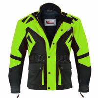 Textil-Motorrad-Kombijacke in Grün, Vorderansicht, Modell GW300J. Sorgfältig aus Cordura gefertigt, mit Polyesterfutter. Mit verstellbarem zweiteiligem Gürtel sowie reflektierender Paspelierung an der Vorderseite.