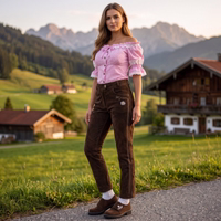 Lifestyle01-34-GW1450-Lange-Damen-Lederhosen--Trachten-Lederhose--Damenlederhosen--trachten-bayerische-Hose--dunkelbraune-Hose--Gesaesstasche-mit-Knopfverschluss--Entworfen-von-German-Wear--.jpg