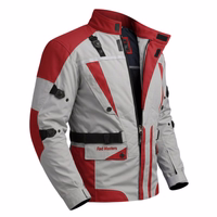 Cordura-Textil-Motorradjacken Motorradjacke in der Seitenansicht weißem Hintergrund mit Taschen und verstellbarem Riemen.