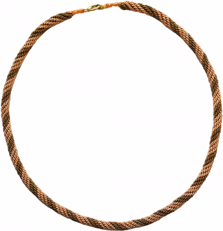 German Wear Traditionelle Damen-Kordelkette German Wear Traditionelle Damen Kordelkette mit klassischem Gold Khaki Design, inspiriert von deutscher Handwerkskunst, perfekt für Dirndl Anhänger und Oktoberfest Stil. Holen Sie sich diese Halskette jetzt online