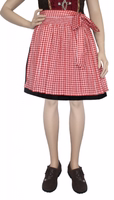 Rückansicht der rot karierten Dirndlschürze mit bequemem Gummizug unter dem Schleifenband. Weiches Baumwollmischgewebe, passend für alle Mini-Dirndl. Ideal für traditionelle deutsche Trachten und festliche bayerische Anlässe.