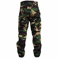 Herren-Hunting-Hose Rückansicht der Hunting-Hose aus robustem, hochwertigem Stoff. Mit mehreren Cargotaschen, verstärkten Knien und verstellbarem Bund für bequemen Sitz. Hergestellt aus Polyester-Baumwoll-Mischung für Langlebigkeit und Atmungsaktivität.