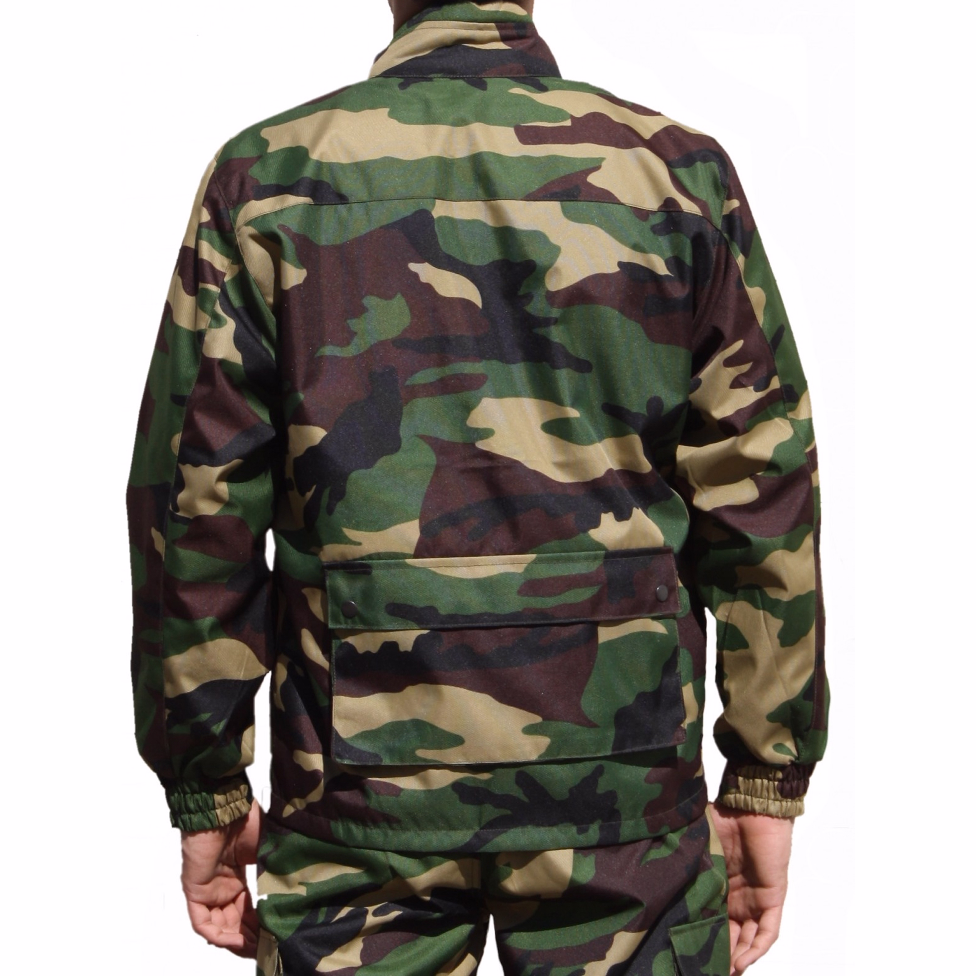 4-710-GW611J-Jagdbekleidung--Jagdjacke-Militaerwaerme--Stehkragen--Winterjacke--Eingearbeitete-Brusttasche--Elastische-Buendchen--100--Polyester--Militaerfarbe-mit-Hirschstickerei--Weich-un.jpg