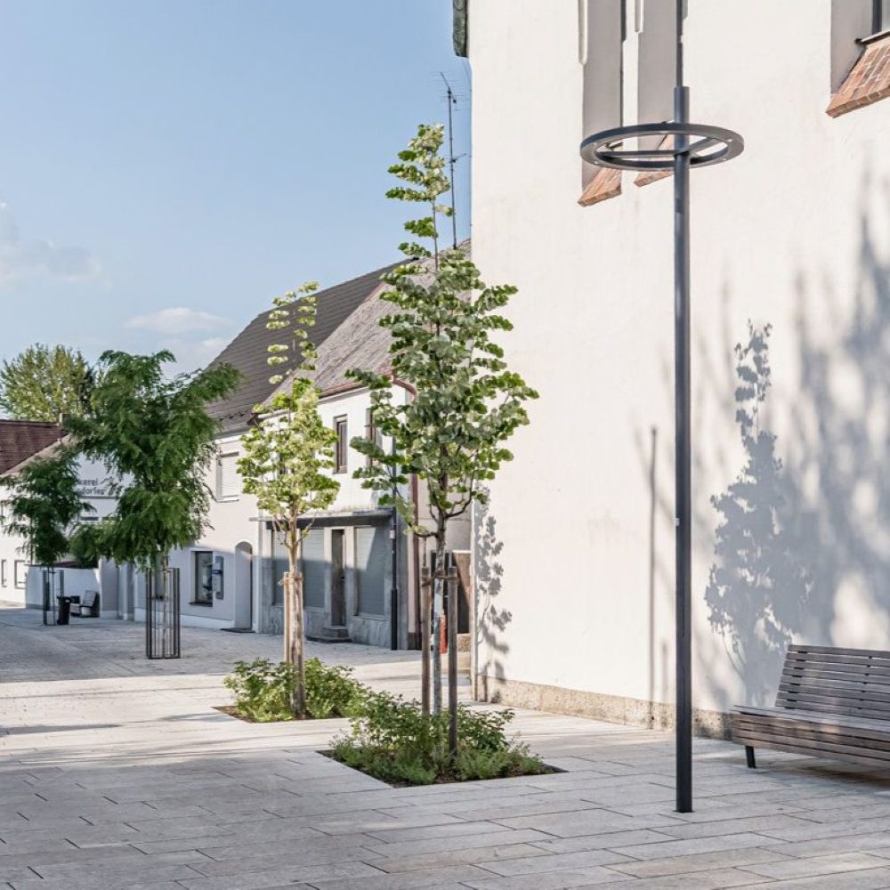 Bergmeister Street Loop II LS – Seilpendel- und Auslegerleuchte, Mastaufsatzmontage mit Erdstück oder Flanschplatte, Aussenbereich