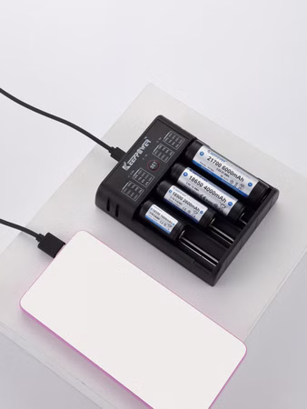 KeepPower K4 Ladegerät für Li-Ion und Ni-MH Akkus USB-C