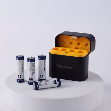 Keeppower I4 Ladegerät mit 4× 1,5V AA Li-Ion-Akkus (4700mWh) – USB-C Eingang