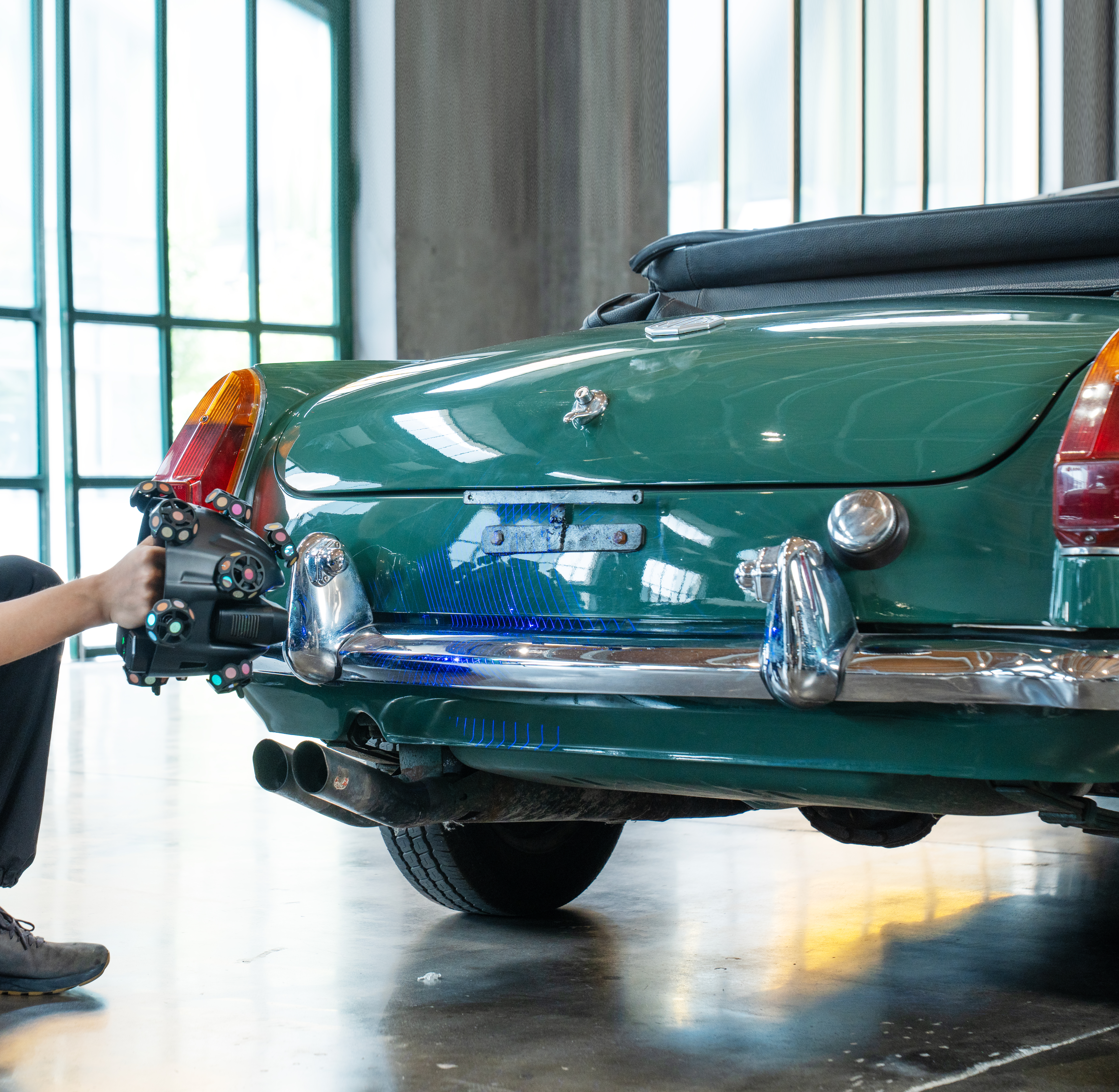 SHINING 3D EinScan Trak scanning a car