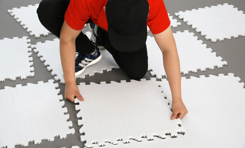 PH-SkateableSyntheticIceTiles-2-1.jpg