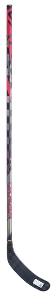 Roter BAUER Vapor FLYLITE Pro Custom Eishockeyschläger für rechtsschuss, gesamtansicht schaufelseite