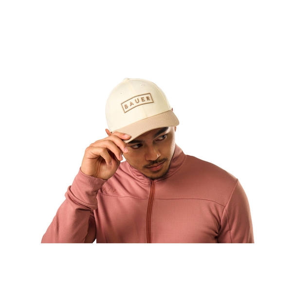BAUER Twotone Snapback Senior S25 Egret/Beige – Logo und Schirm getragen