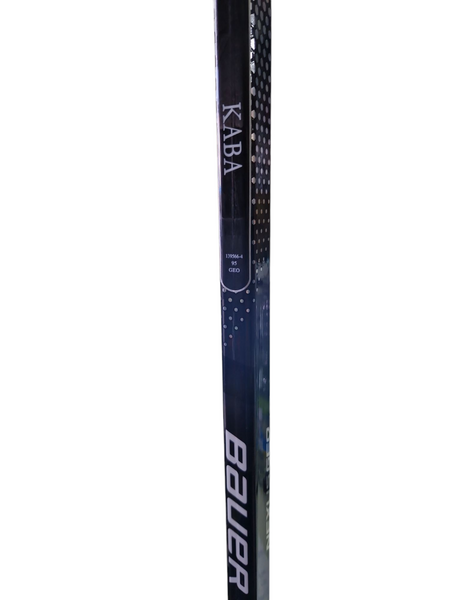 BAUER Nexus GEO – Schaftdetail KABA Detail des BAUER Nexus GEO Schafts mit 95 Flex und KABA-Namensdruck