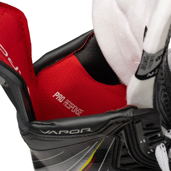 BAUER Vapor FLYPRO Senior – HYDROLITE Innenfutter Detail BAUER Vapor FLYPRO Senior Eishockey-Schlittschuh mit HYDROLITE Innenfutter und Polsterung im Detail