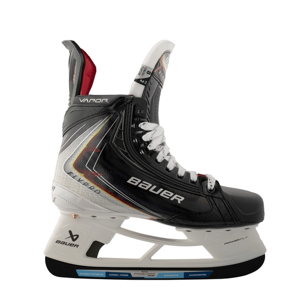 BAUER Vapor FLYPRO Intermediate – Seitenansicht BAUER Vapor FLYPRO Intermediate Eishockey-Schlittschuh in Schwarz und Silber, Seitenansicht