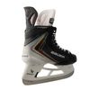 BAUER Vapor FLYPRO Intermediate – Front-Dreiviertelansicht BAUER Vapor FLYPRO Intermediate Eishockey-Schlittschuh, Front-Dreiviertelansicht mit Schnürung und Zehenkappe