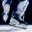 BAUER Vapor FLYLITE Junior – dynamischer Einsatz BAUER Vapor FLYLITE Junior Eishockey-Schlittschuhe im dynamischen Einsatz auf dem Eis
