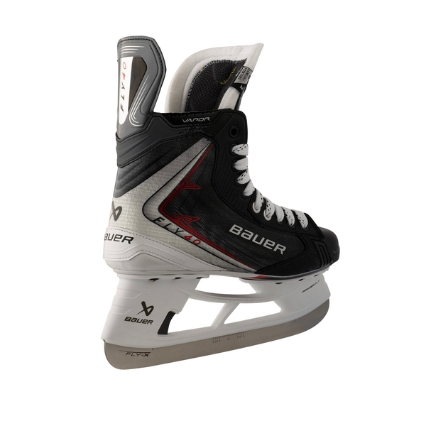BAUER Vapor FLY40 Intermediate Eishockey-Schlittschuh in vorderer Dreiviertelansicht