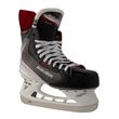 BAUER Vapor FLY30 Senior – Frontansicht BAUER Vapor FLY30 Senior Eishockey-Schlittschuh in vorderer Dreiviertelansicht
