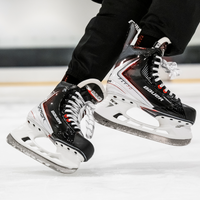 BAUER Vapor FLY30 Intermediate – on-ice jump BAUER Vapor FLY30 Intermediate ice hockey skates during an on-ice jump