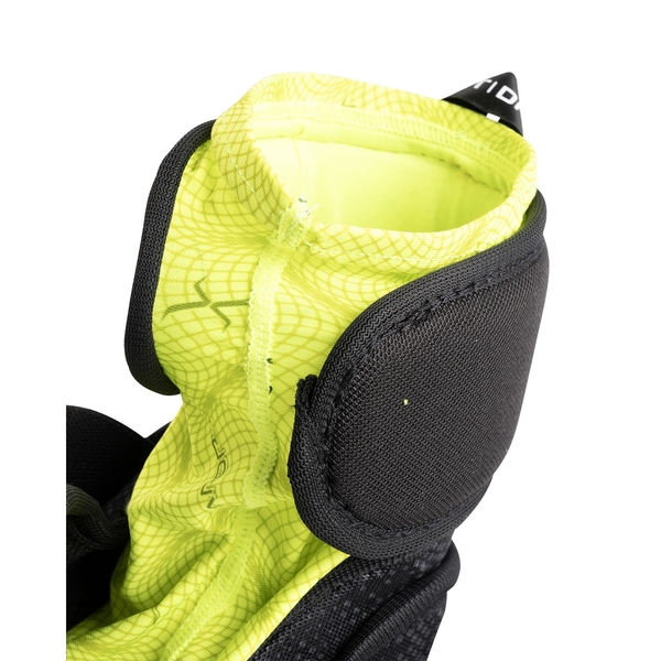 Integrierte Junior-Komfortmanschette und Innenfutter des BAUER Vapor FLY40