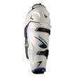 BAUER Vapor FLYLITE Senior Beinschoner – Vorderansicht Vorderansicht des BAUER Vapor FLYLITE Senior Beinschoners in Weiß und Blau