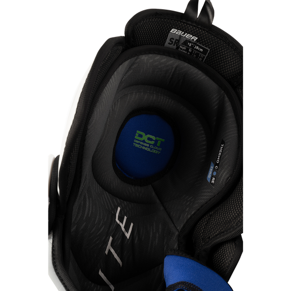 BAUER Vapor FLYLITE Intermediate Beinschoner – DCT Kniepolster Innenansicht mit DEFENSE CLOUD TECH Kniepolster des BAUER Vapor FLYLITE Intermediate