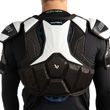 BAUER Vapor FLYLITE Junior Schulterschutz von hinten am Spieler
