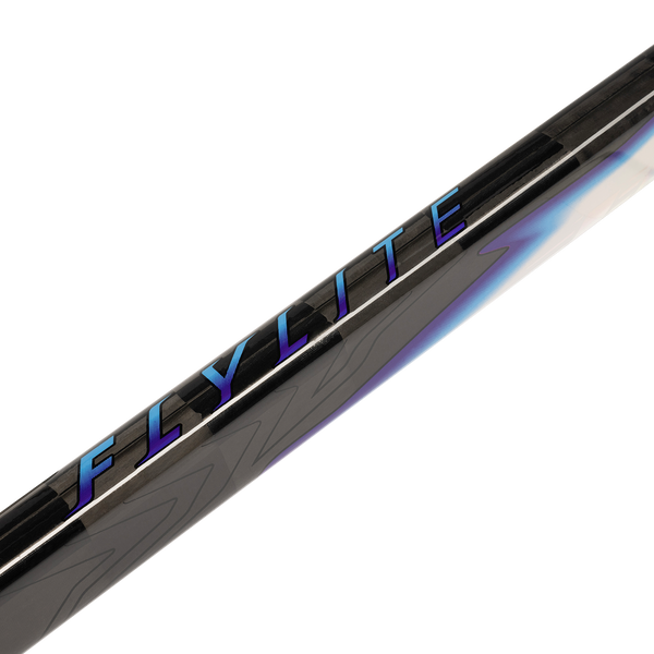 Nahaufnahme der FLYLITE-Schaftgrafik in Nitrogen Blue