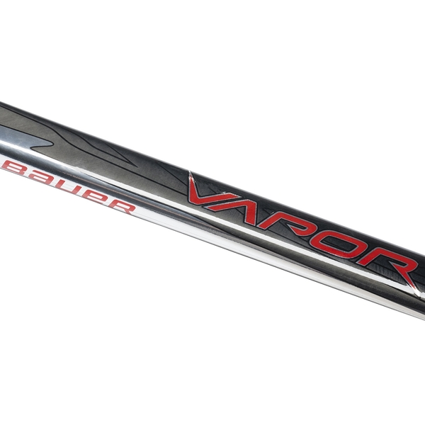 BAUER Vapor League Senior – Schaft- und Chromdetail Nahaufnahme des BAUER Vapor League Schafts mit Chrom-Design und roten Akzenten