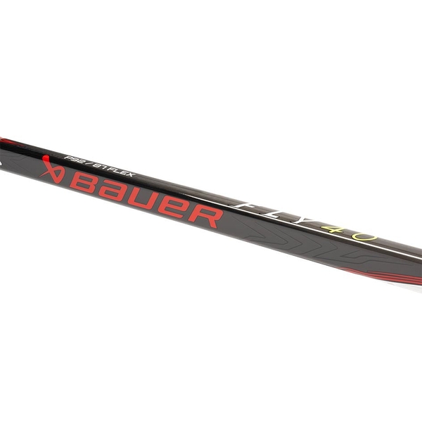 BAUER Vapor FLY40 Senior 60 Zoll Flex 87 BAUER und FLY40 Logo Detail BAUER Vapor FLY40 Senior 60 Zoll Flex 87 Detailansicht von BAUER Schriftzug und FLY40 Kennzeichnung