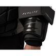 BAUER Vapor FLYLITE Intermediate – FLEXWRIST Detail Detailansicht von FLEXWRIST und Dynamic 3-Point Flex am schwarzen FLYLITE Intermediate Armschutz