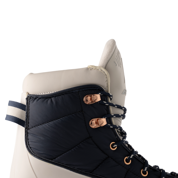 Detail des gesteppten Navy Schafts und der roségoldenen Ösen am BAUER Radiant