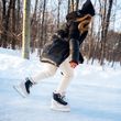 BAUER Radiant Heated Junior Schlittschuhe beim Freizeit-Eislaufen auf Natureis
