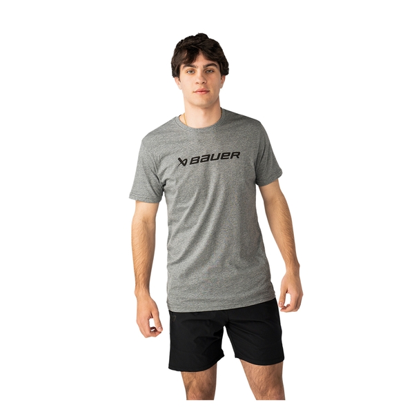 Graues BAUER S26 Core Graphic T-Shirt Senior am Model – Vorderansicht