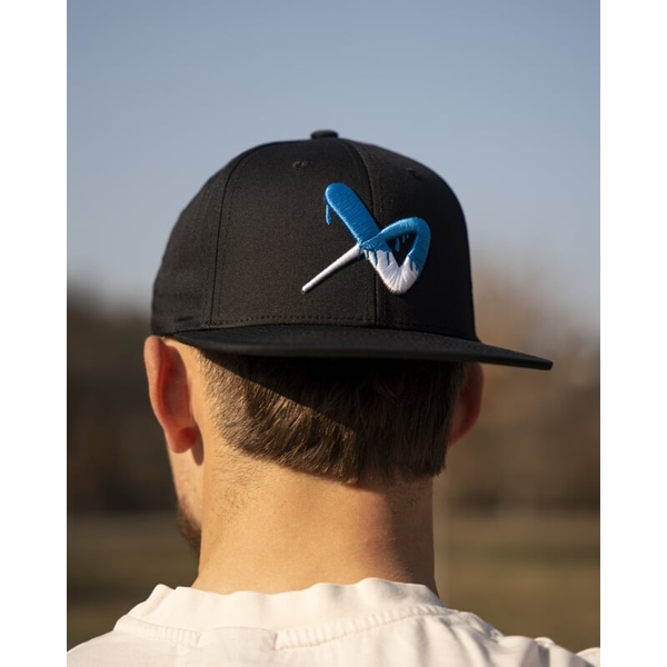 BAUER S26 Flat Brim Snapback Cap Senior Schwarz in einer Lifestyle-Ansicht