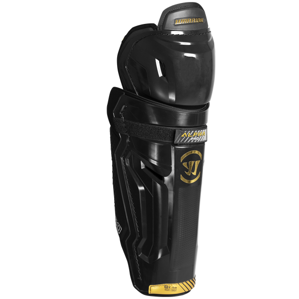 Warrior Alpha Pro Senior Schienbeinschoner in Schwarz, Vorderansicht