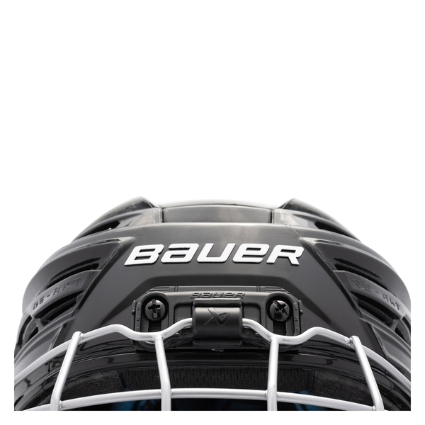 BAUER RE-AKT 155 Youth Helm-Combo, Nahaufnahme der Stirn- und Gitterbefestigung